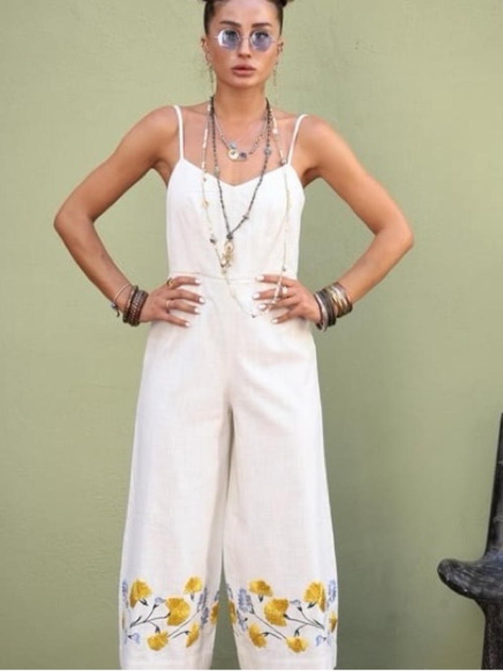 Club Monaco floral white jumpsuit size 2 cotton embroidered resortwear